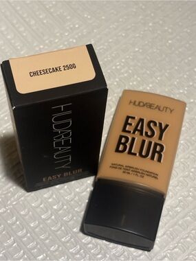 HUDA BEAUTY Easy Blur Foundation - Cheesecake 250G Shade